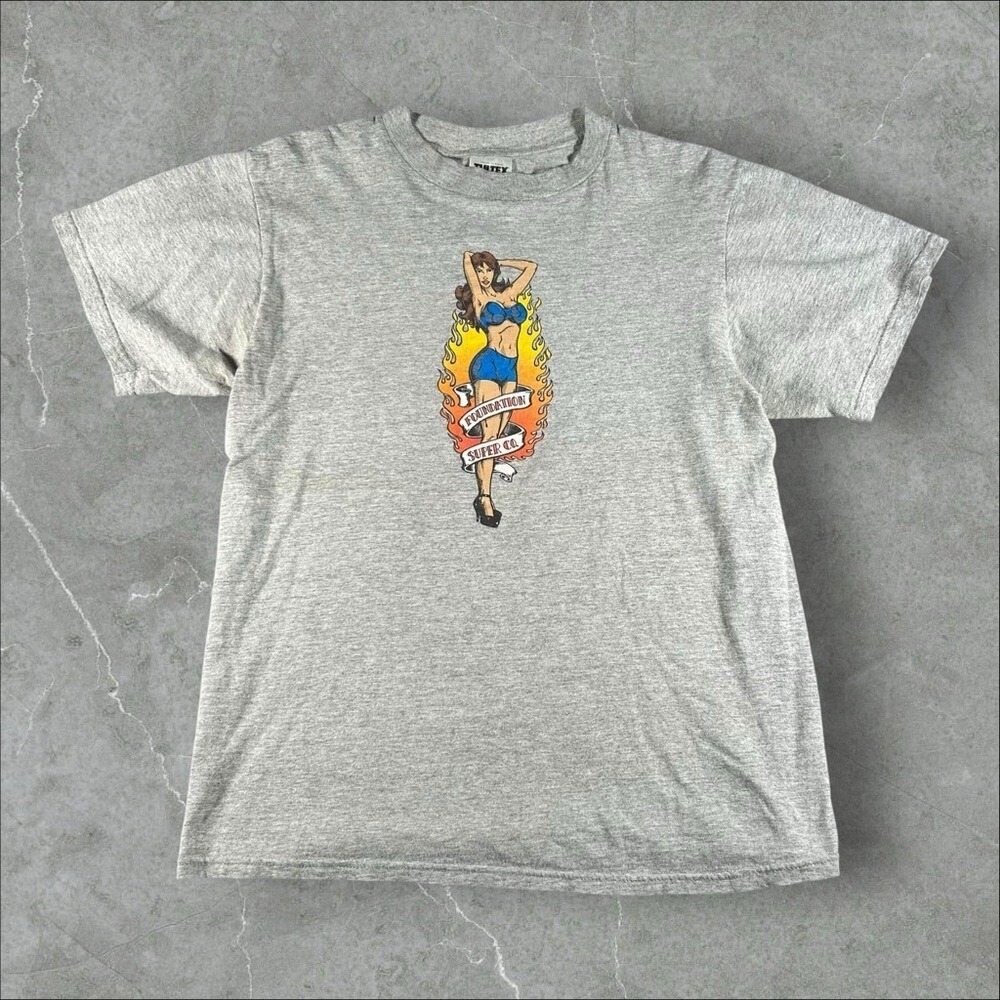 Vintage Foundation Shirt Mens Medium Grey 90s Y2K Surfwear Pin Up Model Skater